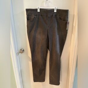 Gloria Vanderbilt Amanda jeans, size 22 long, NEW!